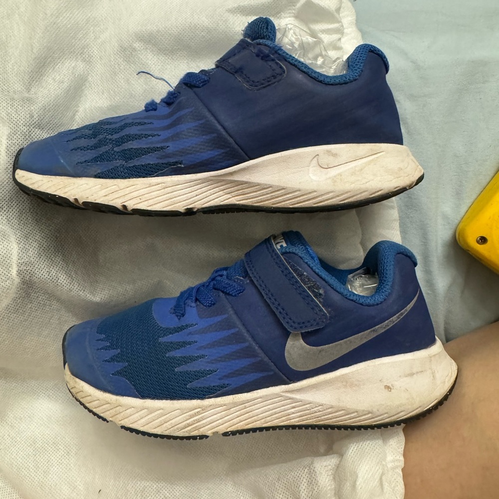 Bundle of three toddler shoes - Picture 9 of 16